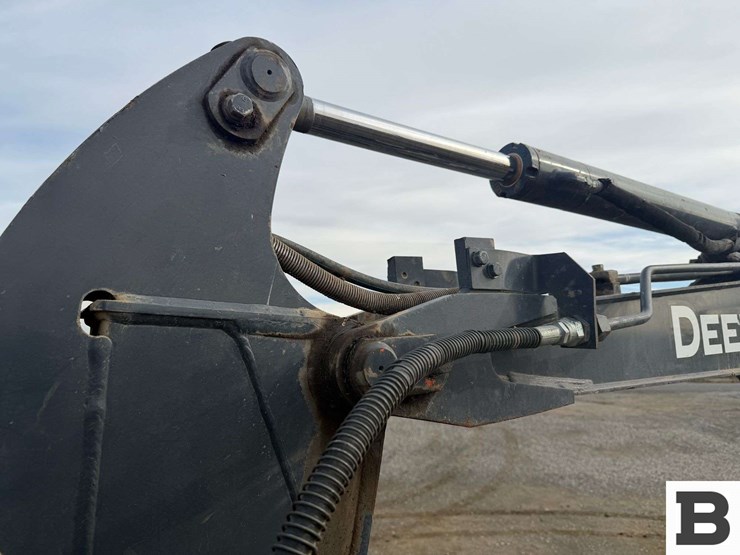 2012-deere-35d-image-51