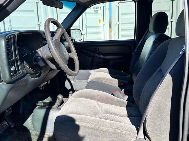 2002-chevrolet-2500hd-image-14