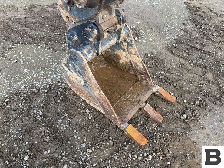 2012-deere-35d-image-41