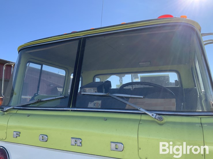 1979-ford-900-image-10