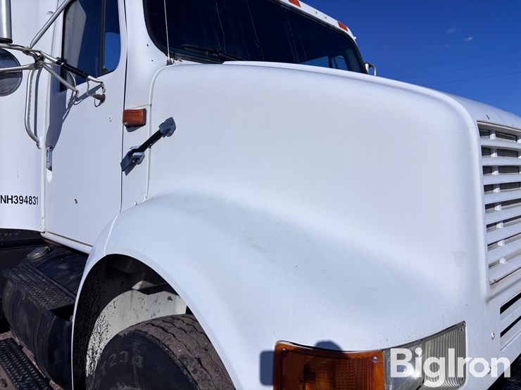 1992-international-8100-image-11