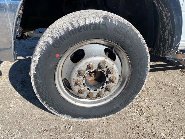 2012-dodge-ram-5500-image-3