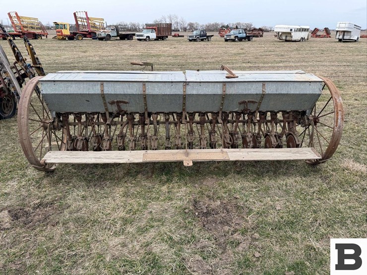 john-deere-van-burnt-grain-drill-image-2