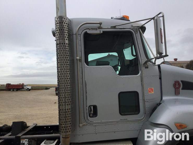 2013-kenworth-t440-image-12