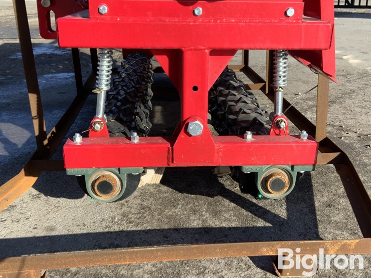 2025-massey-ferguson-730-image-11