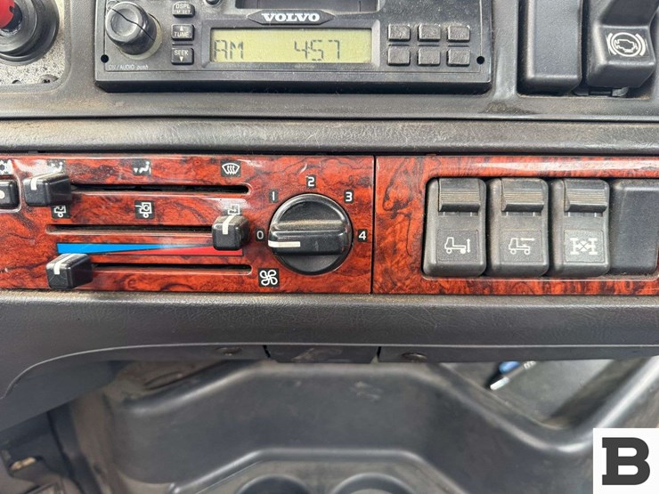 2001-volvo-vnl-tractor-truck---albany,-or-image-50