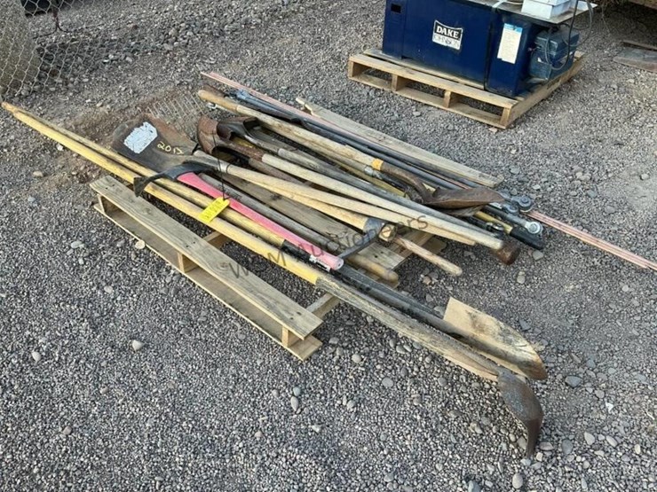 pallet-of-landscaping-equipment-image-2