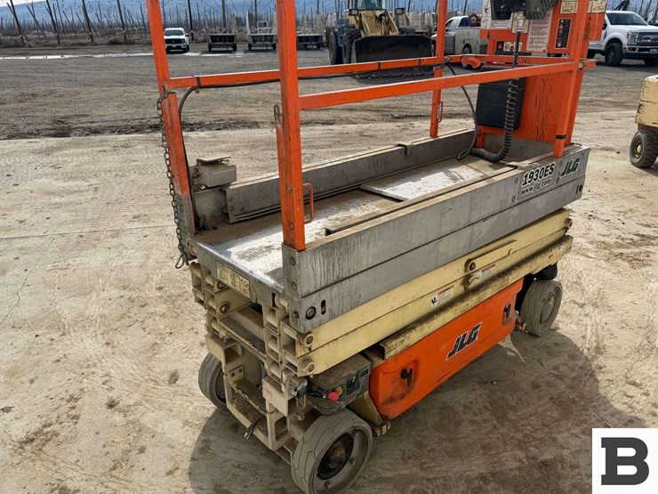 2011-jlg-1930es-image-5