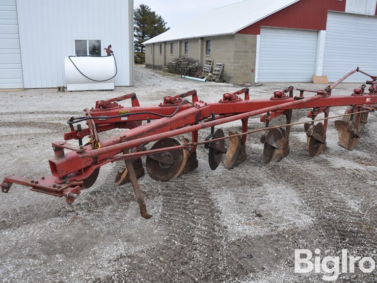 international-720-image-1