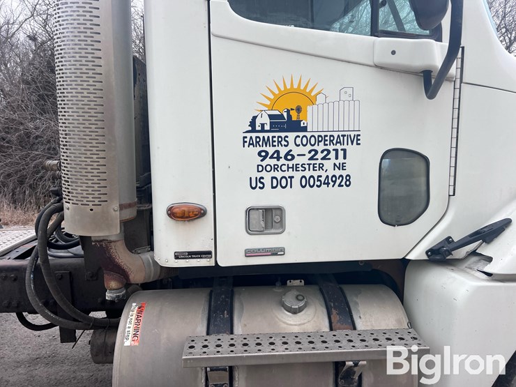 2004-freightliner-columbia-120-image-20