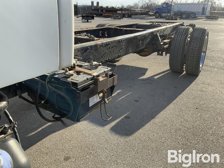 2015-isuzu-nqr-image-17