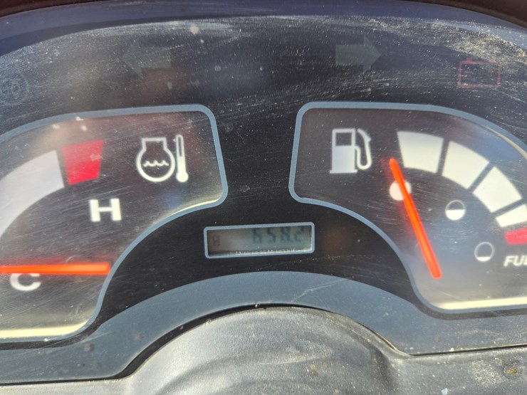 #3203-•-kubota-utility-tractor-image-5