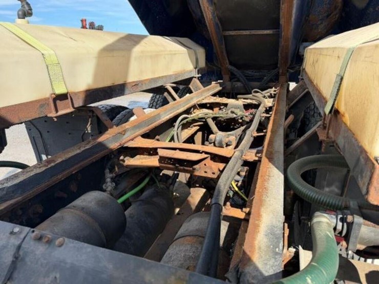 2013-freightliner-108sd-image-34