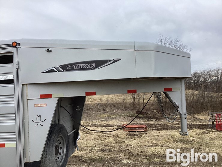 2016-titan-trailer-image-13