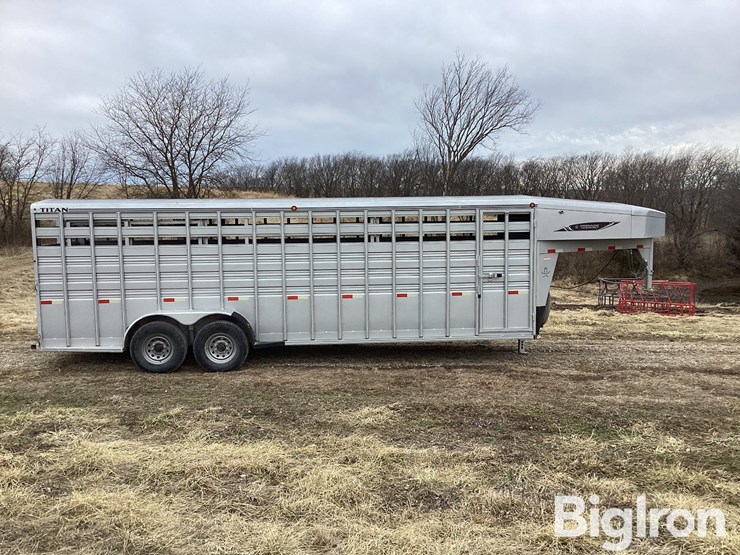 2016-titan-trailer-image-4