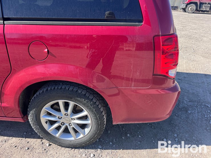 2013-dodge-grand-caravan-sxt-image-9