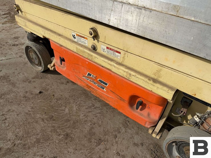 2011-jlg-1930es-image-18