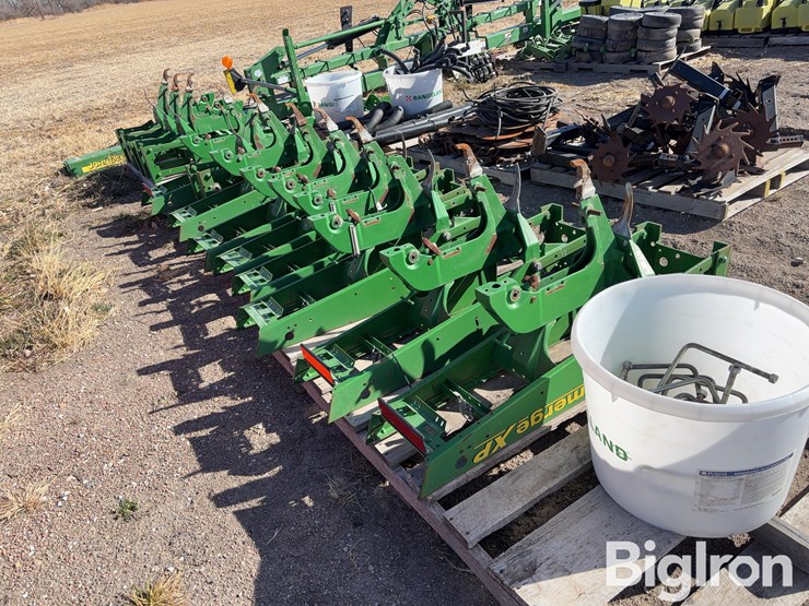 john-deere-12-image-3