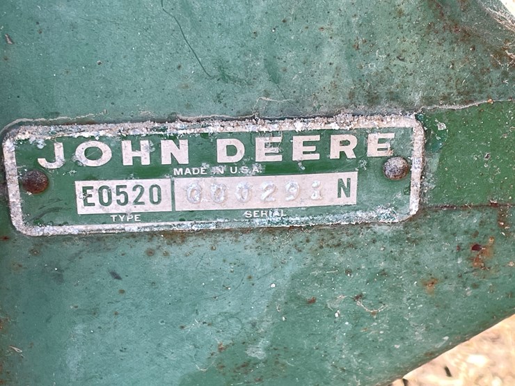 john-deere-520-image-26