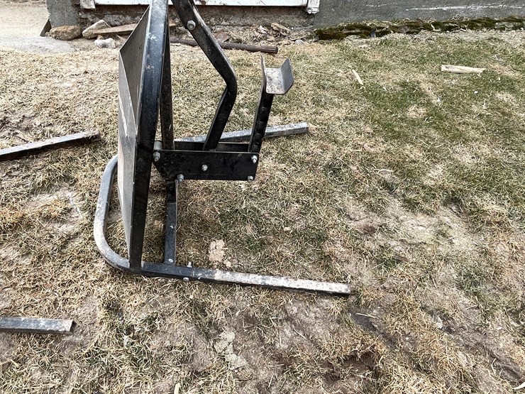 #7257-•-(2)-polaris-snowmobile-jack-stands-image-8