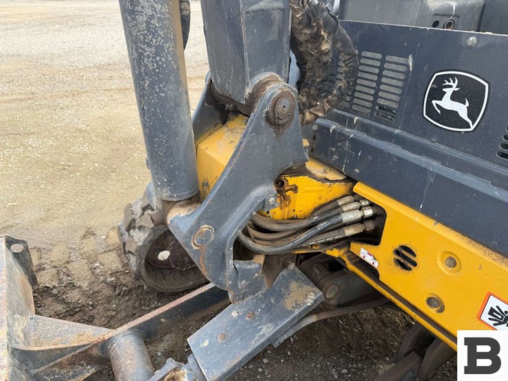 2012-deere-35d-image-30