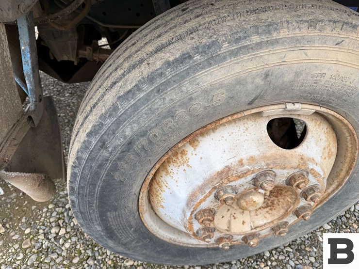 1990-ford-f700-image-27