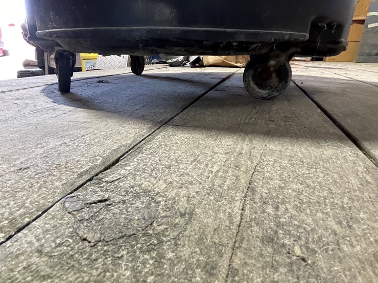 #7226-•-cooler-on-wheels-image-8