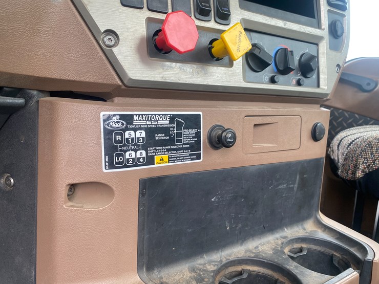 #1145-•-2009-mack-gu713-semi-tractor-(has-wi-title)-(mosinee,-wi)-image-94