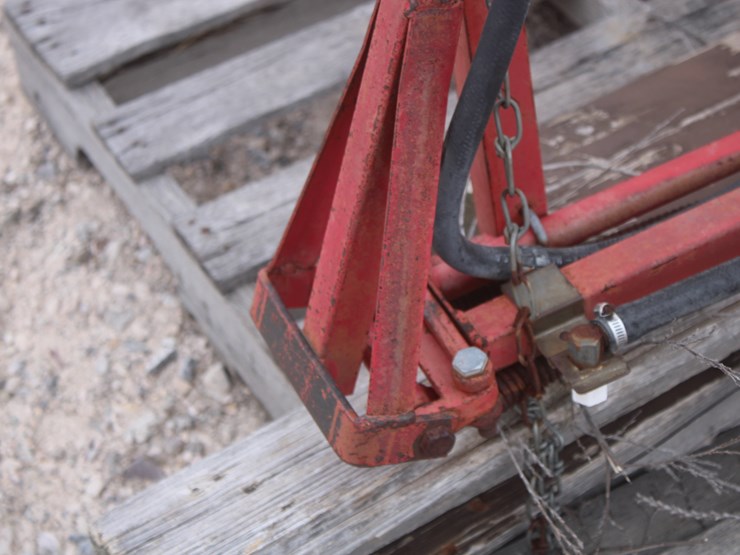 #2094-•-3-point-sprayer-with-200-gallon-tank-image-9