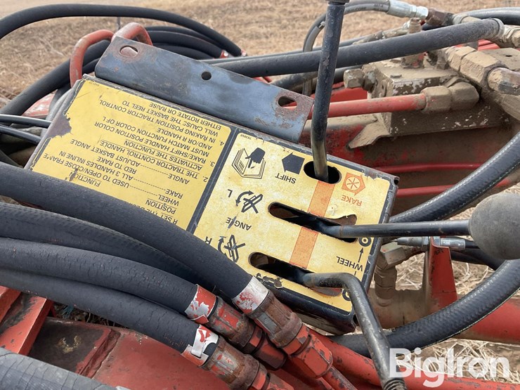 new-holland-216-image-13