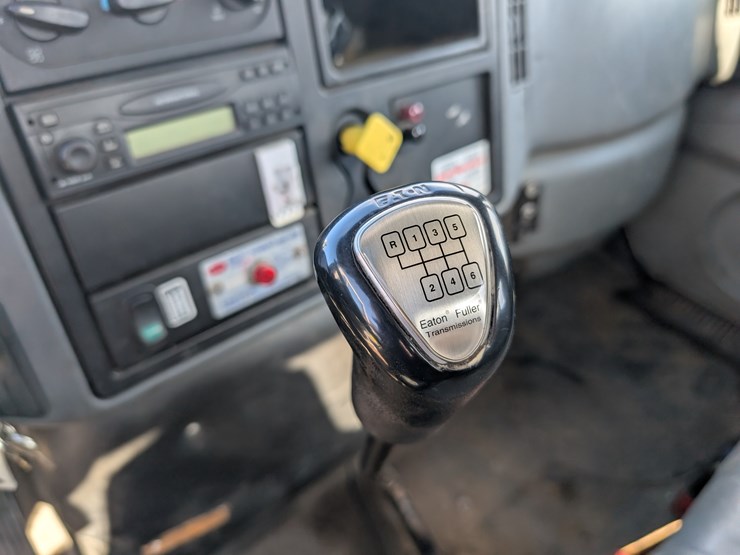 2006-international-durastar-4300-image-24