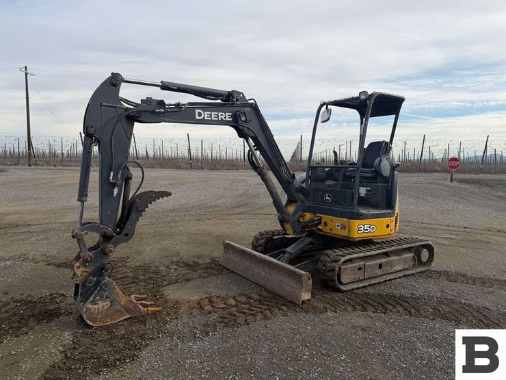 2012-deere-35d-image-39