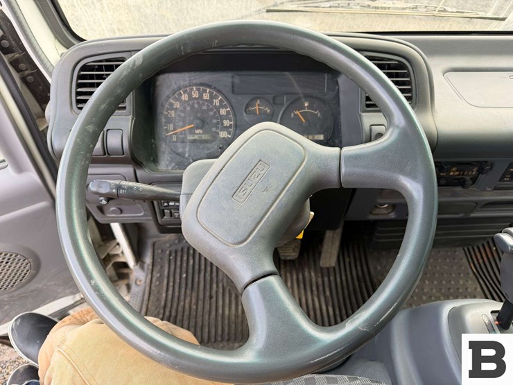 2007-isuzu-npr-image-23