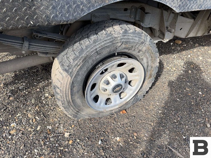 2023-chevrolet-silverado-3500-image-25