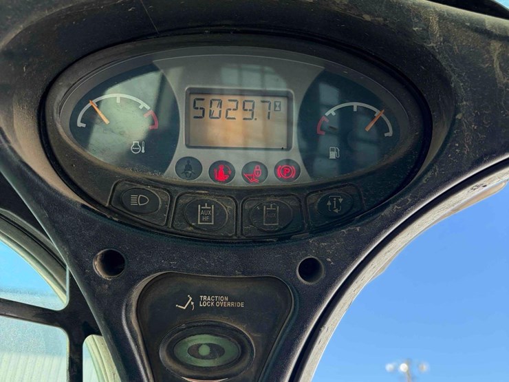 2011-bobcat-s770-image-15