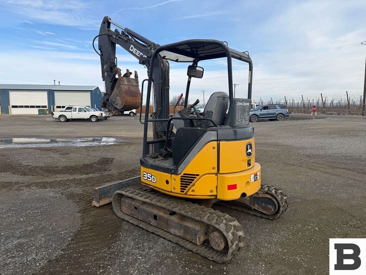 2012-deere-35d-image-3