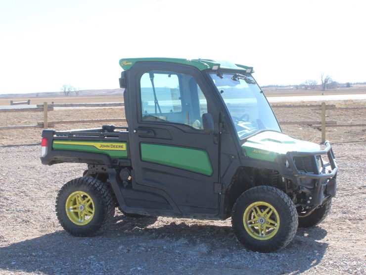 2023-john-deere-gator-image-3