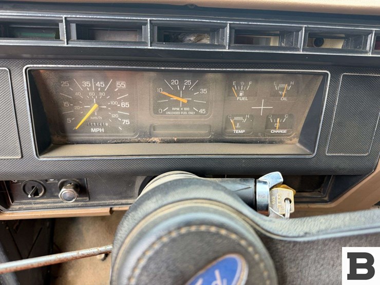 1992-ford-f700-image-36