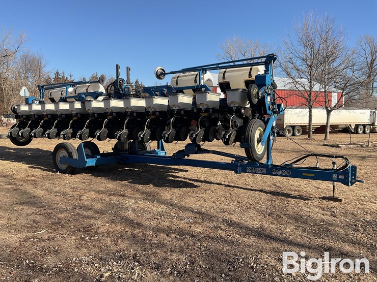 2002-kinze-3600-image-3