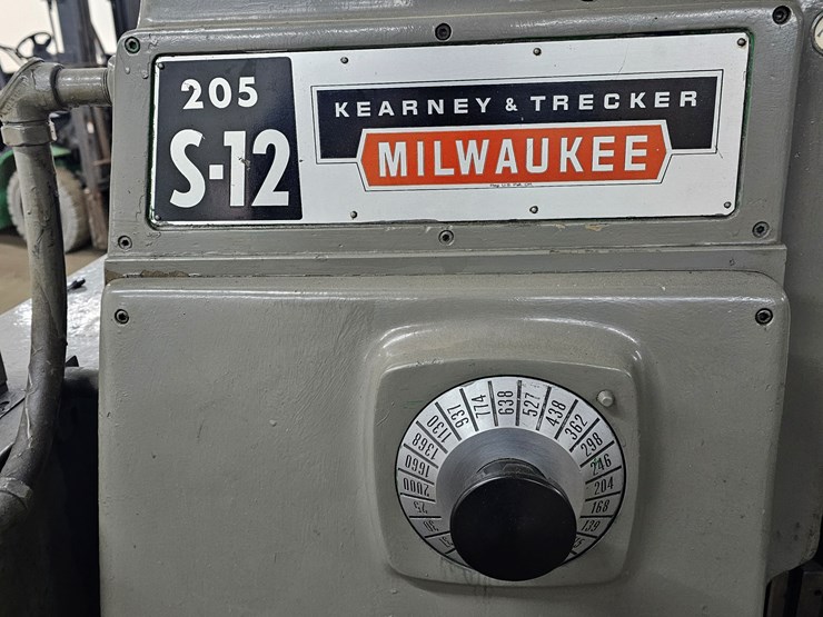 #6016-•-milwaukee-kearney-&-trecker-vertical-mill-(hortonville,-wi)-image-8