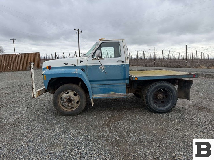 1986-ford-f700-image-2