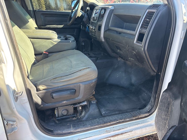 2014-ram-3500-tradesman-image-13