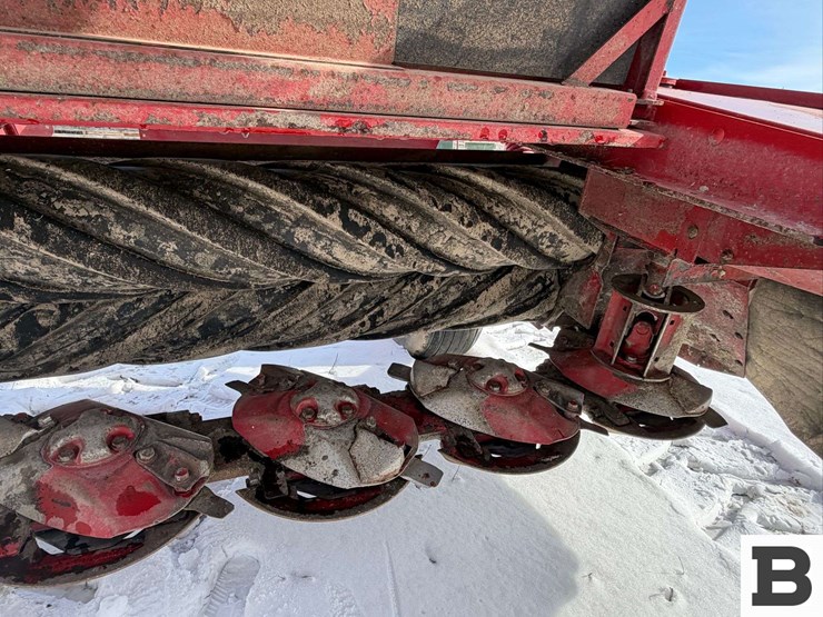 2013-new-holland-h7230-image-17