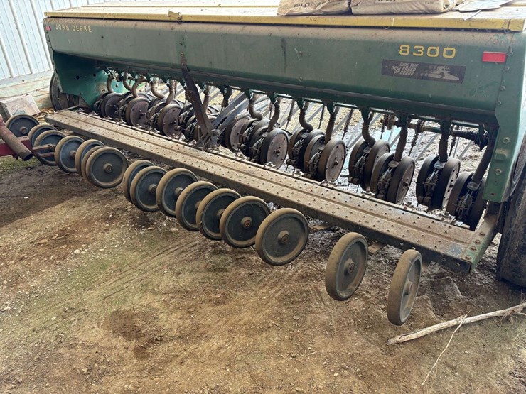 john-deere-8300-image-2