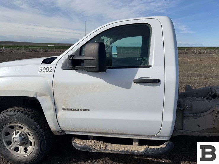 2018-chevrolet-silverado-3500-image-11