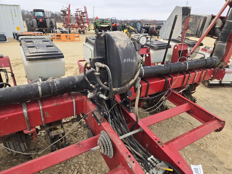 2004-white-8100-image-5