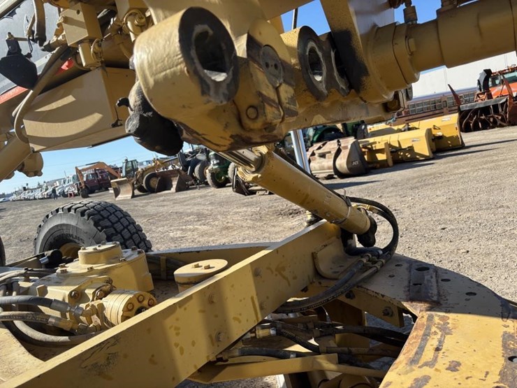 caterpillar-143h-image-11