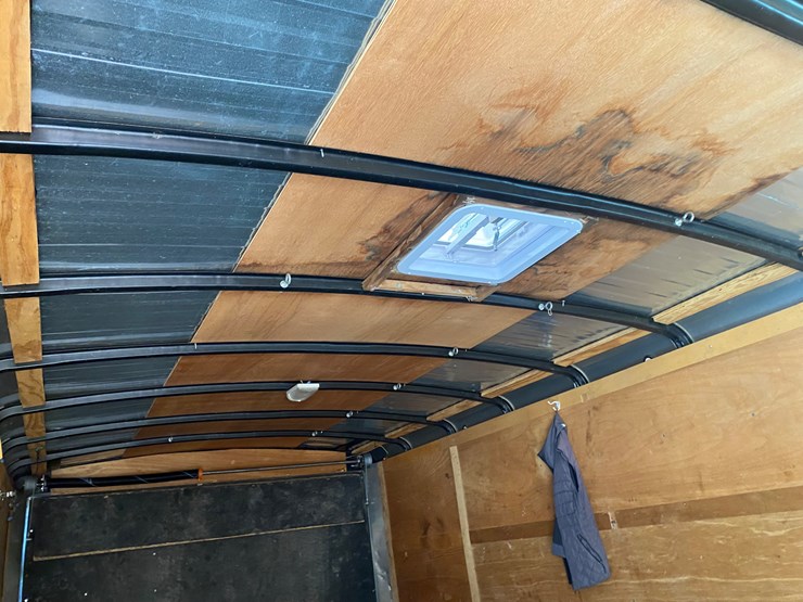 #1274-•-middlebury-tandem-axle-enclosed-trailer-(has-wi-title)-(helenville,-wi)-image-8