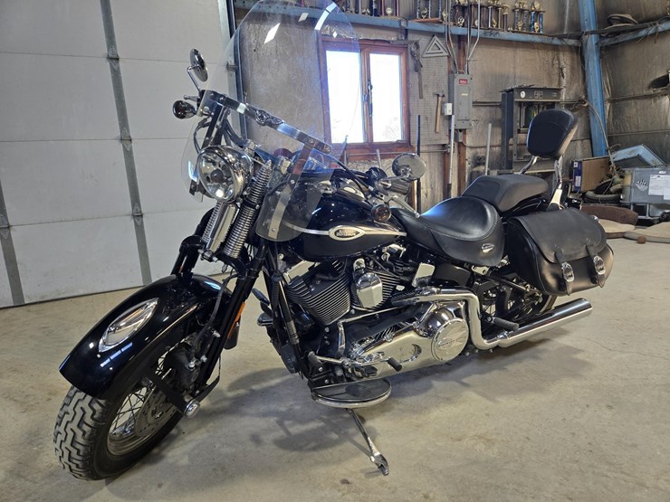 2005-harley-davidson-flsts-softail-springer-classic-motorcycle-image-1