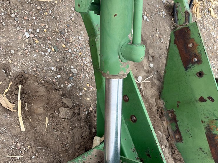 john-deere-148-image-11